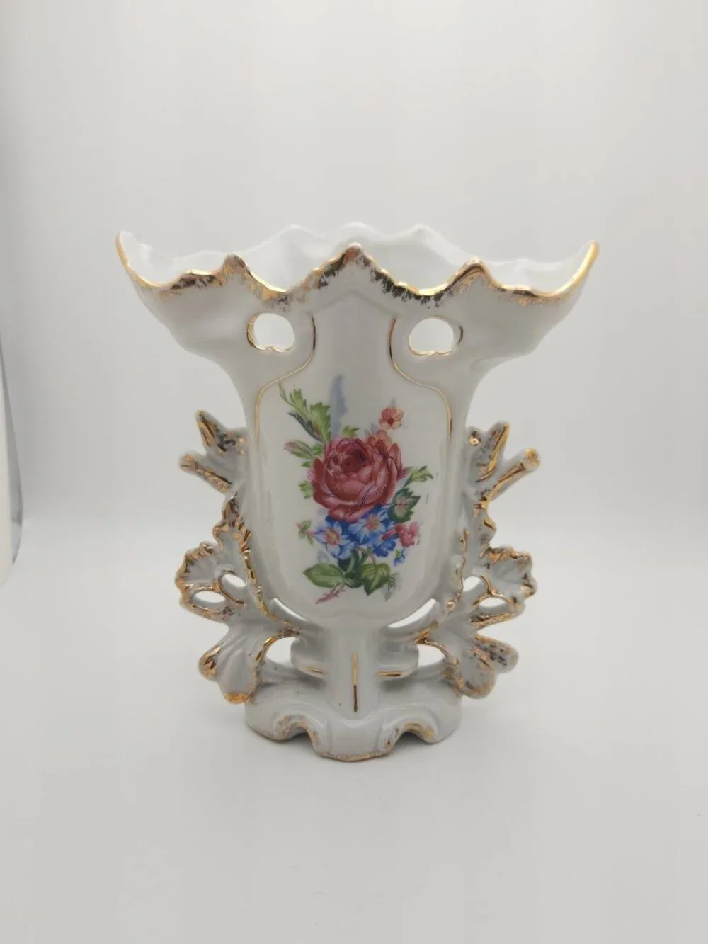 Vintage Rococo Porcelain Floral Vase Gold Gilt Openwork Scalloped Mantel 7